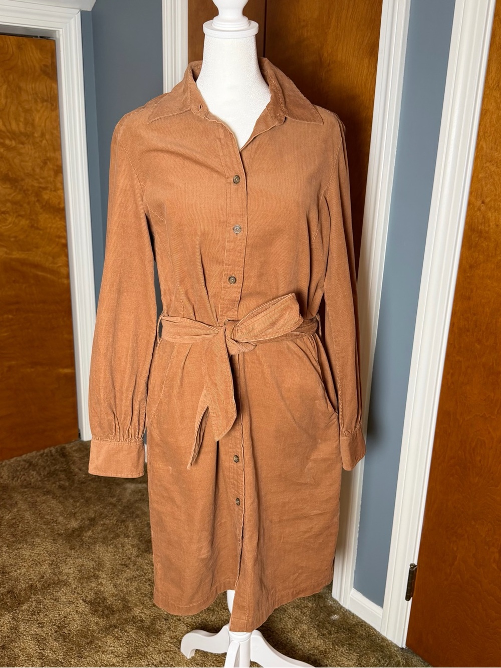 Brooks Brothers Corduroy Tie-Waist Shirt Dress in Rust Brown. Size 6.